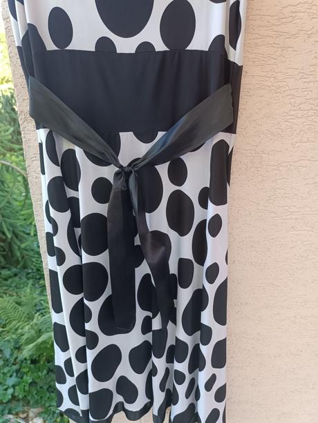 Spoločenské šaty, 42