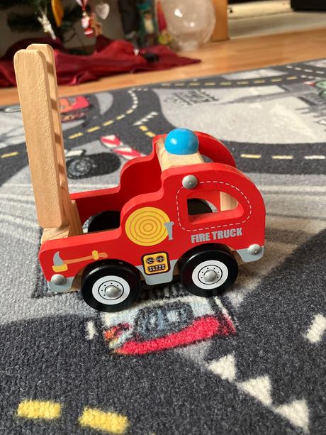 Hasičské auto drevené, 
