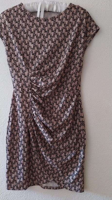 Letné šaty s riasením vpredu, s