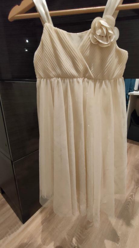 Nádherné trblietavé šaty, 134