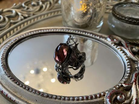 Prsteň s hnedým očkom, 