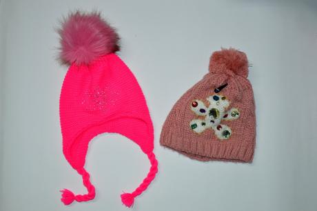 Čiapočka s pravým jemným brmbolcom, <50 - 158