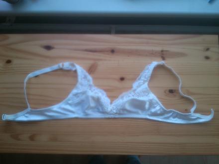 Satenovo-cipkova  podprsenka , xs