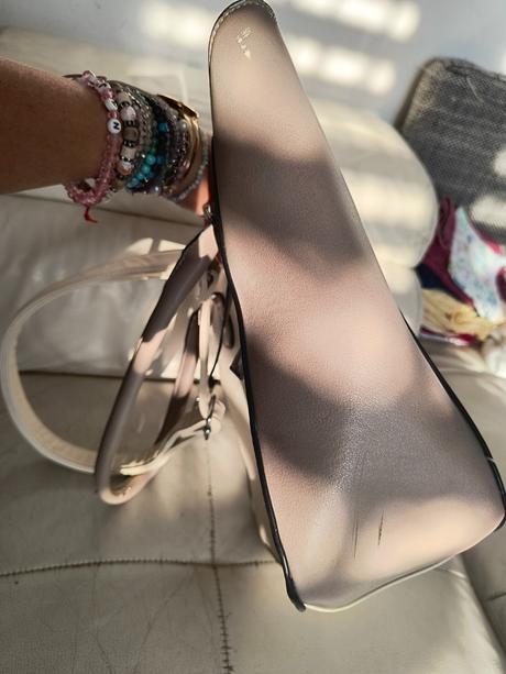 Krémová elegantná kabelka,