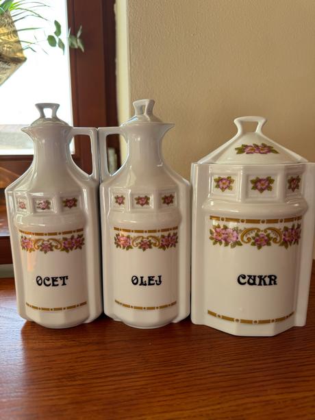 Karlovarský porcelán olej,ocot, cukor, 