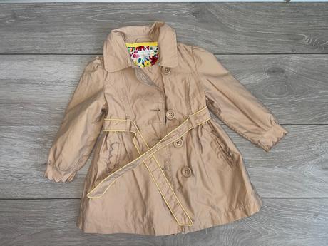 Dievčenský kabát, 98