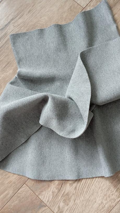 Teplejšia minisukňa xxs, 152