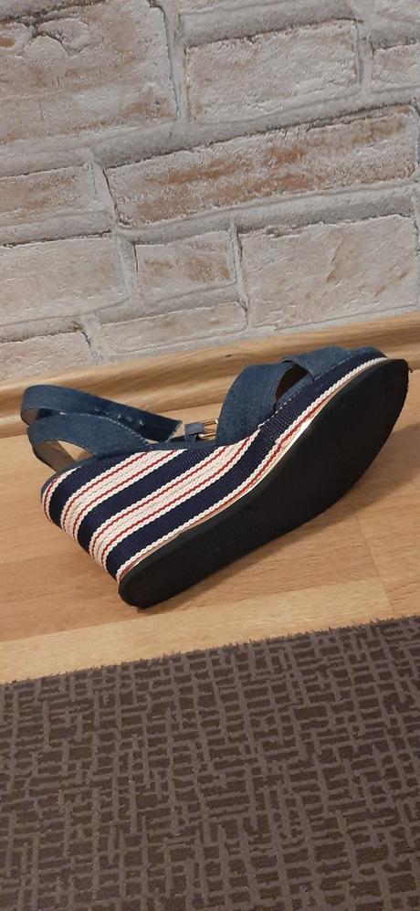 Sandale riflovy vzhlad, 38