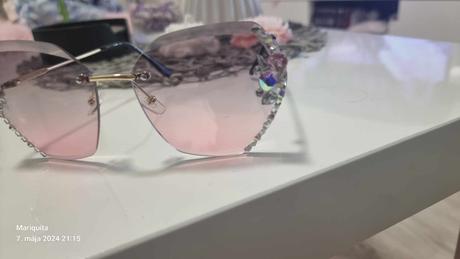 Okuliare slnecne s kamienkami zdobene,