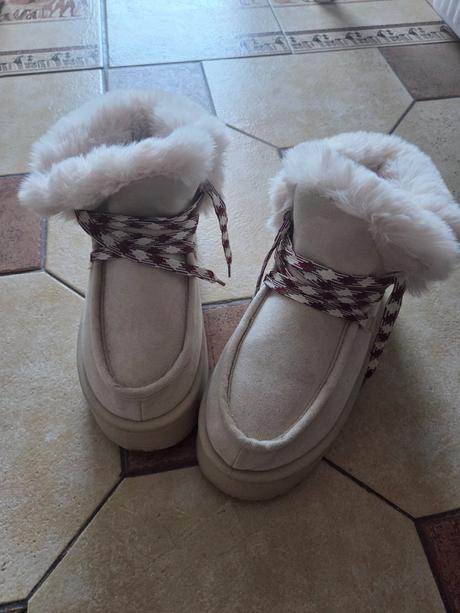 Super teplé cizmicky, 41