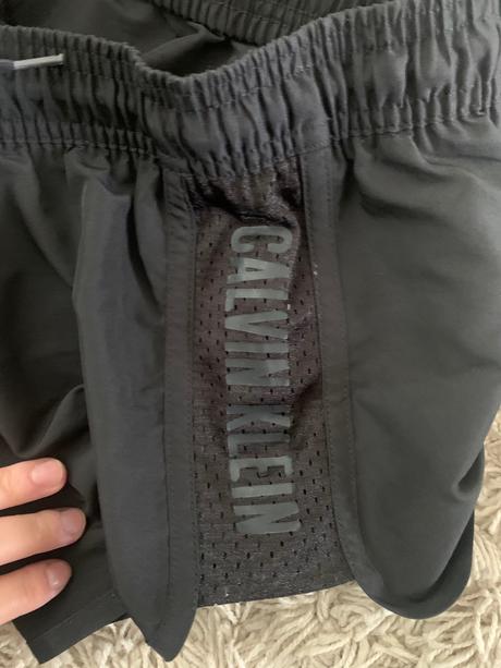 Dámske oblečenie, s