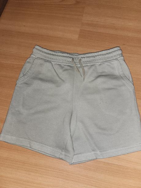 Kratasi, primark,128