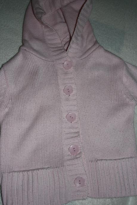 Bledoruzovy pleteny svetrik, 98