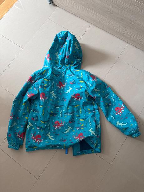 Nepremokavá bunda, 134