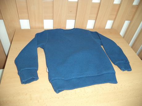 Tmavomodrý pulóver, 104, 104