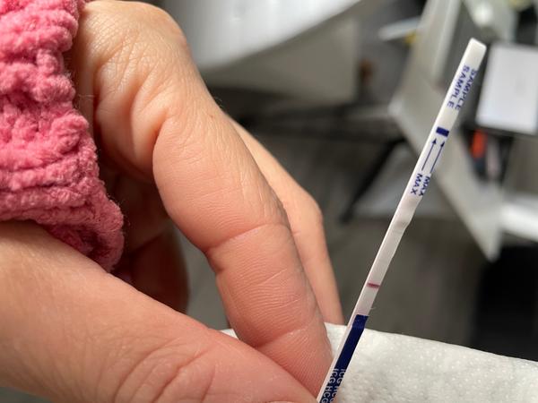 Včera so mala dostať menštruáciu. Som tehotná?