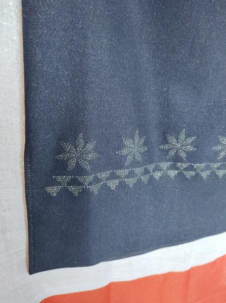 Sukňa s hviezdnym lemom, 40