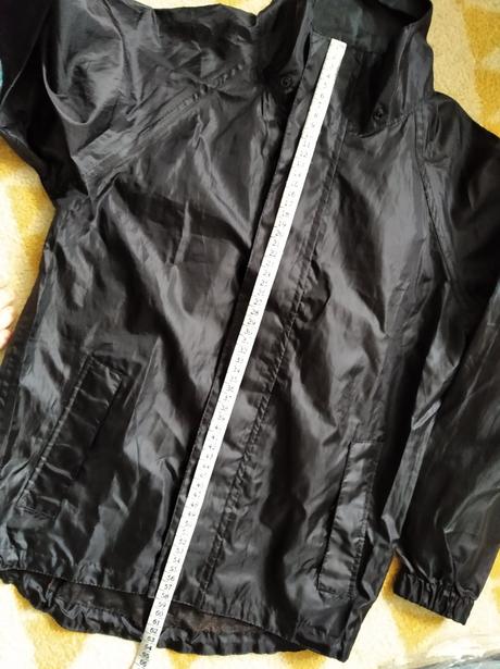 Nepremokavá bunda, 134