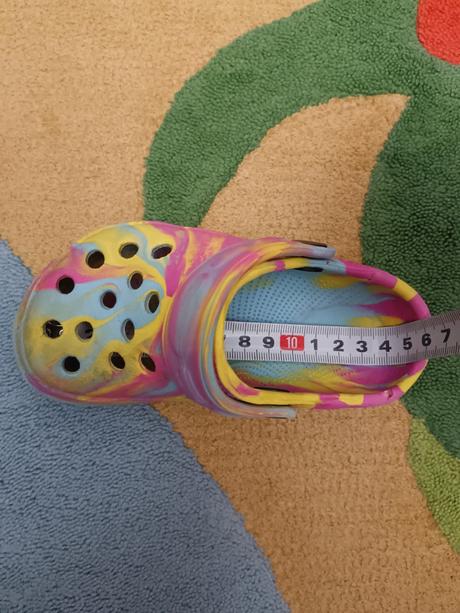 Crocs, 24