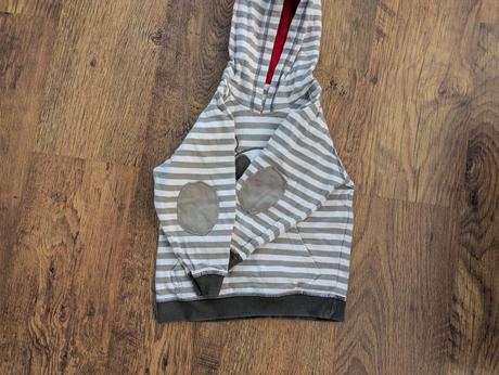 Mikina pirátska, 104