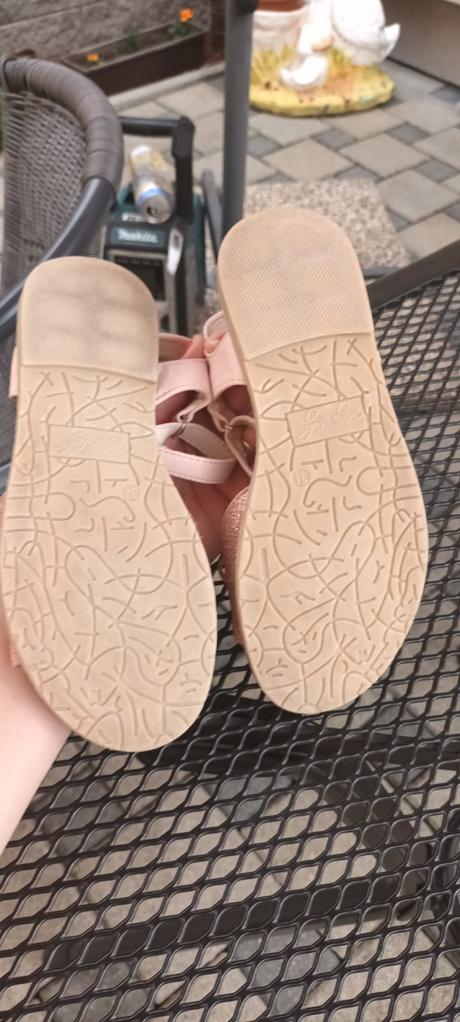 Trblietavé ružové sandálky, 34