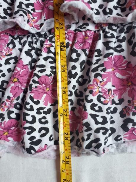 Šaty s volánovou sukňou, 152