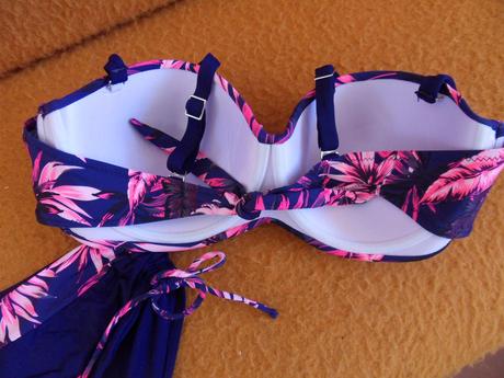 Pekné dvojdielne dámske plavky, 52
