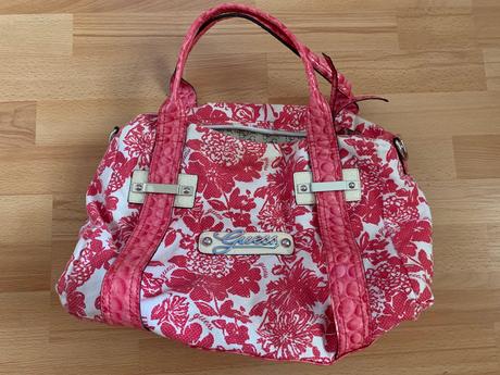 Kabelka guess, guess