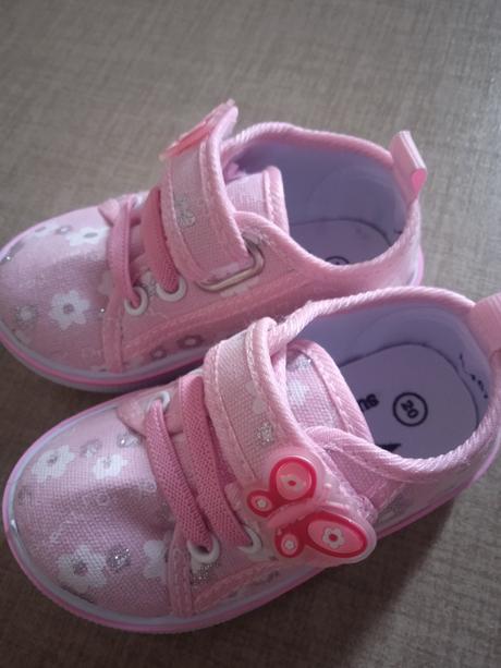 Dievčenské tenisky, 20