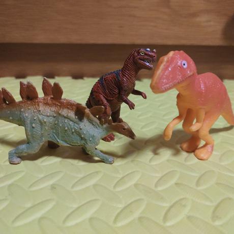 3 ks dinosaury,