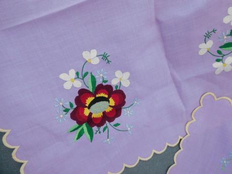 Fialový set obrusov ručne vyšívaný, 