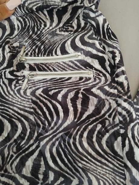 Nohavice ajanina, 42