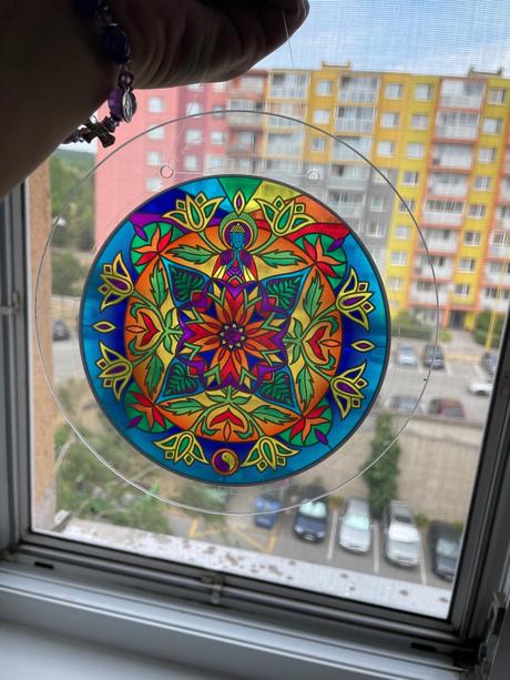 Mandala na skle,