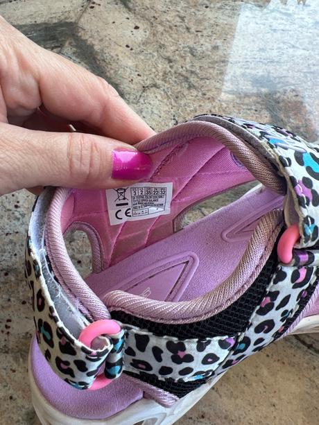 Dievčenské sandálky skachers, 35