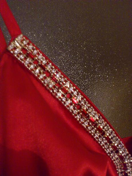 Červené plesové šaty, m