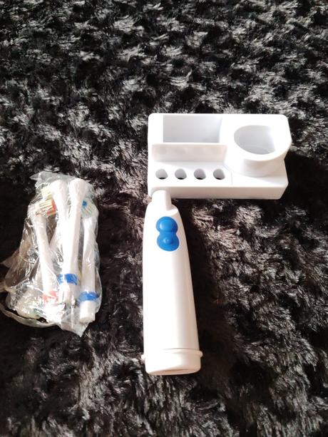 Elektricka zubna kefka,