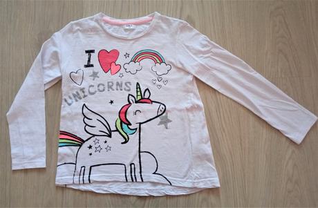 Dievčenské pulóvre v. 122 a 128, 122