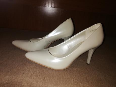 Perleťové lodičky, 37