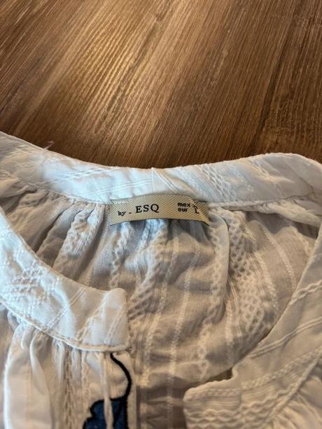 Biela esq košeľa s farebnými výšivkami a balónovým, l