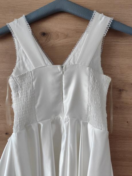 Šaty na prvé sväté prijímanie, 146