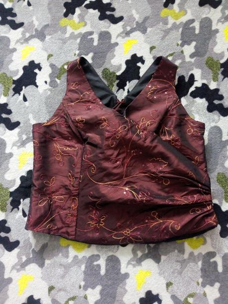 Slávnostný korzet, 40