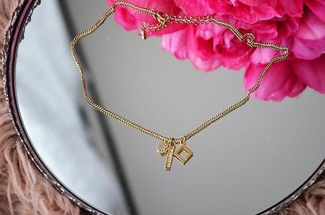 Náhrdelník s príveskami,