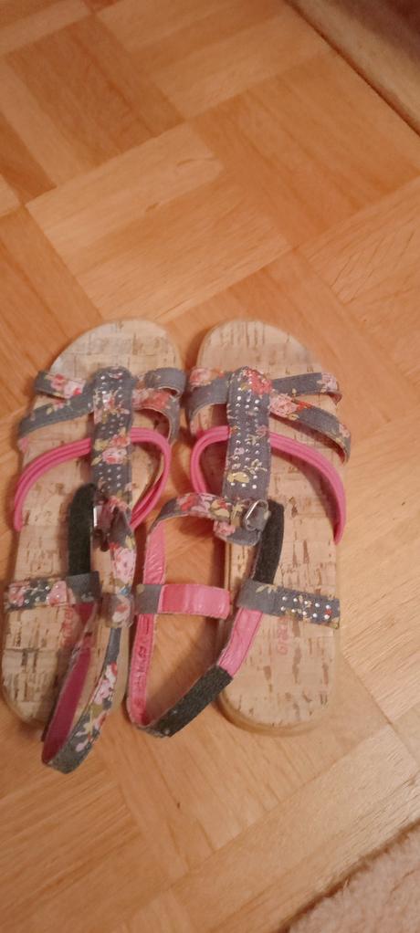 Rozprávkové sandálky., 32
