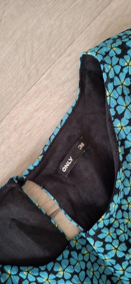 Krásne šaty s volánmi, only,38