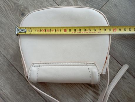 Pekná púdrová kabelka,