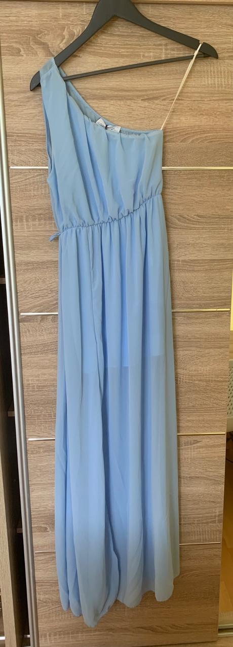 Svetlomodré šaty,