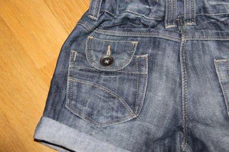 Kraťase s opaskom a pančuškami, next,122