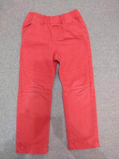 Cervene nohavice, 104