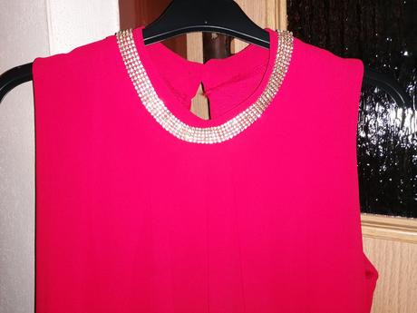 Červené šaty, m, m