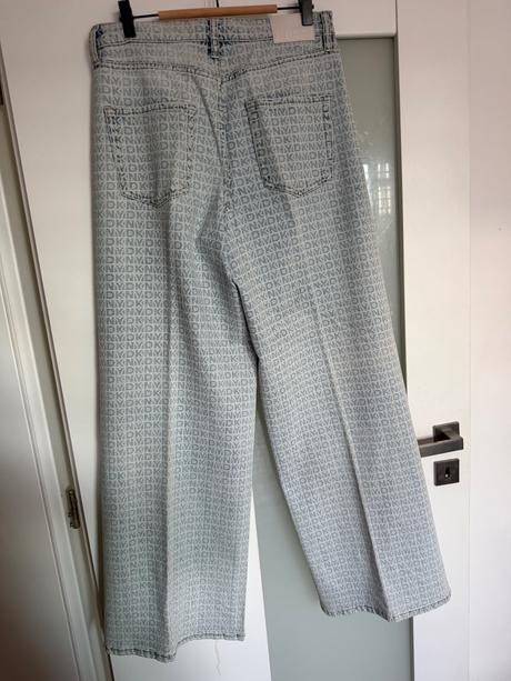 Široké rifle dkny s monogramom, dkny,l